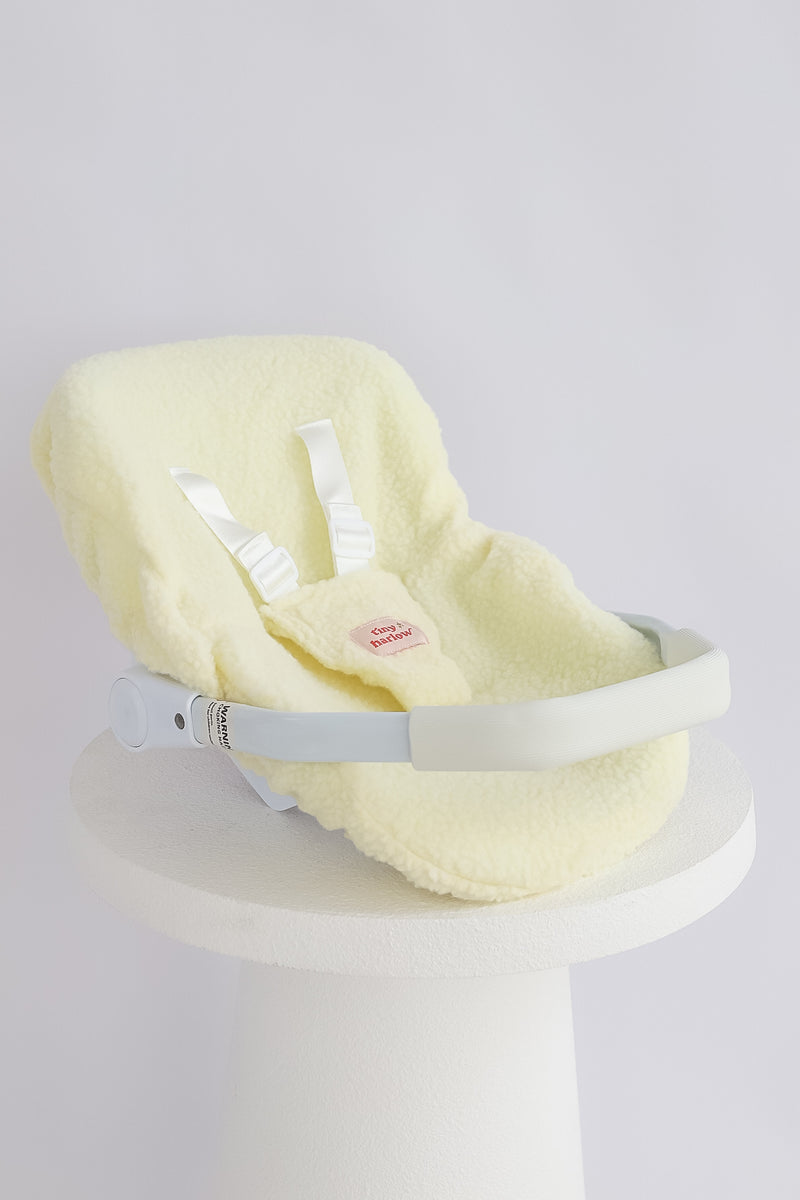 Tiny Harlow Dolls Car Seat Capsule - Cream Sherpa