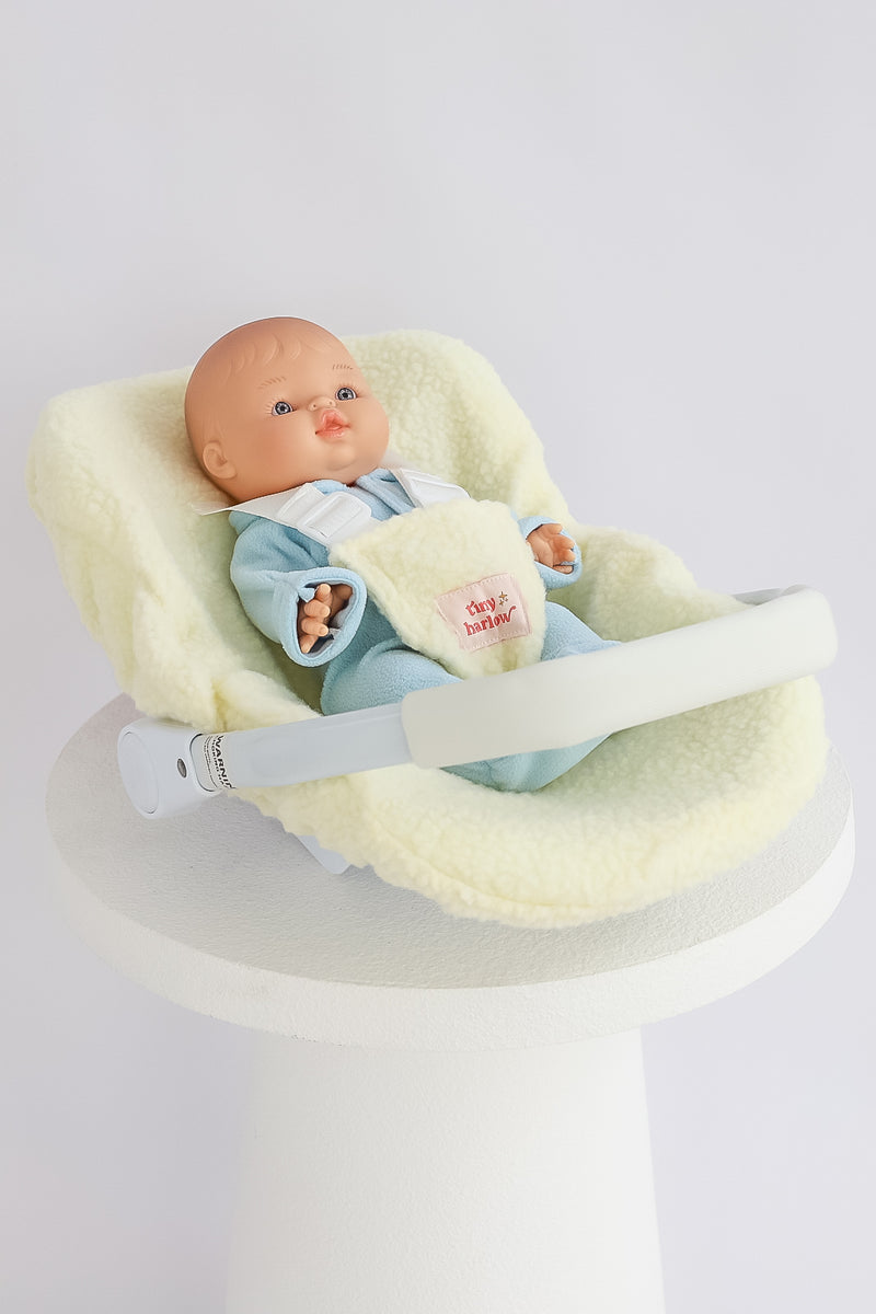 Tiny Harlow Dolls Car Seat Capsule - Cream Sherpa